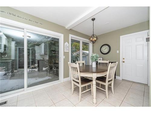 25 Sora Drive, Mississauga, ON - Indoor Photo Showing Dining Room