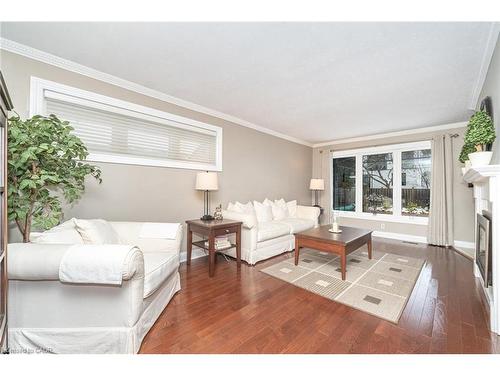 25 Sora Drive, Mississauga, ON - Indoor Photo Showing Living Room