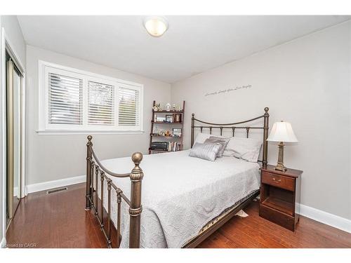 25 Sora Drive, Mississauga, ON - Indoor Photo Showing Bedroom