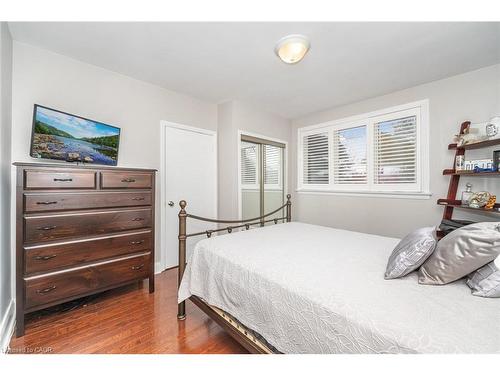 25 Sora Drive, Mississauga, ON - Indoor Photo Showing Bedroom