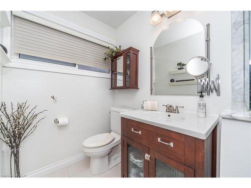 25 Sora Drive, Mississauga, ON - Indoor Photo Showing Bathroom