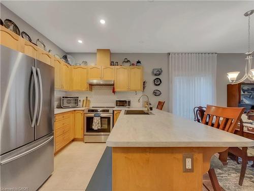 15-566 Southridge Drive, Hamilton, ON - Indoor Photo Showing Kitchen With Stainless Steel Kitchen