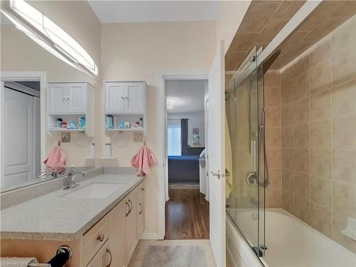 15-566 Southridge Drive, Hamilton, ON - Indoor Photo Showing Bathroom