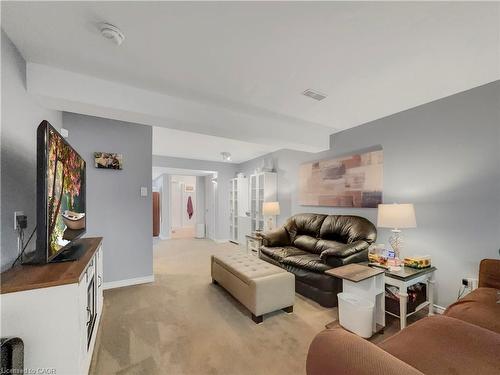 15-566 Southridge Drive, Hamilton, ON - Indoor Photo Showing Living Room