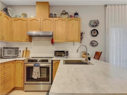 15-566 Southridge Drive, Hamilton, ON - Indoor Photo Showing Kitchen With Stainless Steel Kitchen