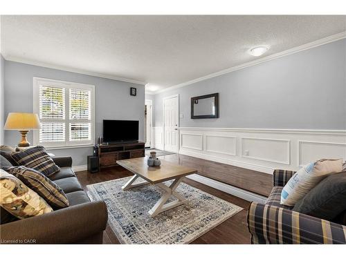 2203 Hunt Crescent, Burlington, ON - Indoor Photo Showing Living Room