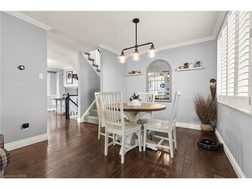 2203 Hunt Crescent, Burlington, ON - Indoor Photo Showing Dining Room