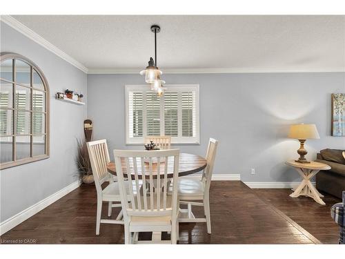 2203 Hunt Crescent, Burlington, ON - Indoor Photo Showing Dining Room