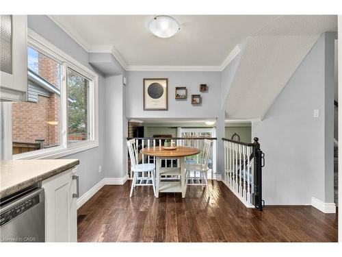 2203 Hunt Crescent, Burlington, ON - Indoor