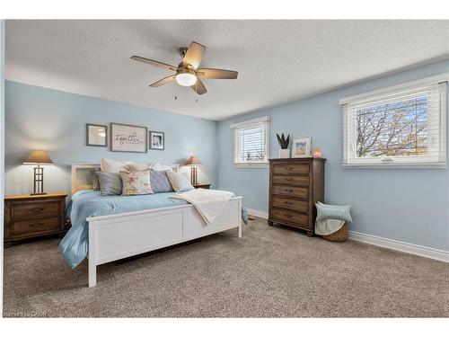 2203 Hunt Crescent, Burlington, ON - Indoor Photo Showing Bedroom