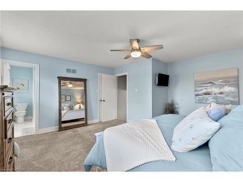 2203 Hunt Crescent, Burlington, ON - Indoor Photo Showing Bedroom