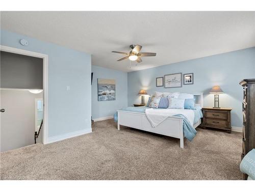 2203 Hunt Crescent, Burlington, ON - Indoor Photo Showing Bedroom