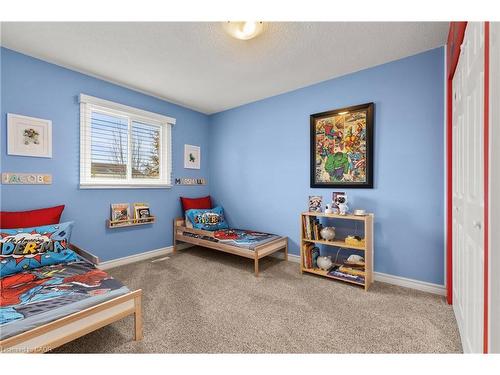 2203 Hunt Crescent, Burlington, ON - Indoor Photo Showing Bedroom
