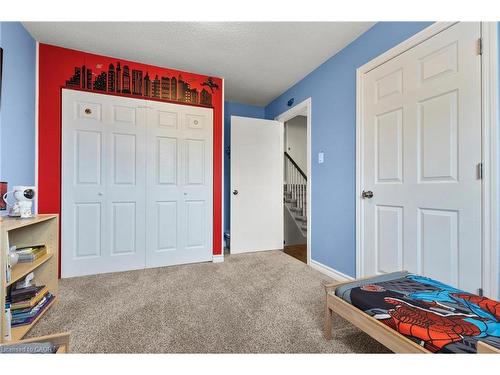 2203 Hunt Crescent, Burlington, ON - Indoor Photo Showing Bedroom