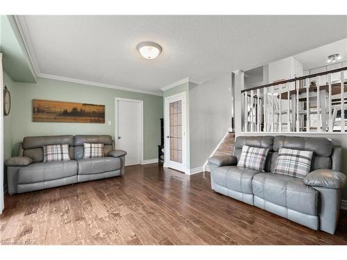 2203 Hunt Crescent, Burlington, ON - Indoor Photo Showing Living Room