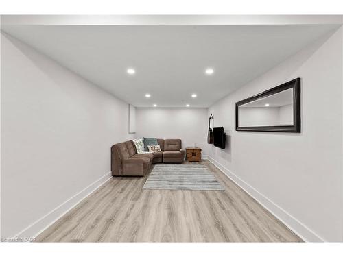 2203 Hunt Crescent, Burlington, ON - Indoor