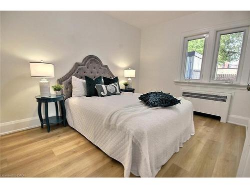 324 Wellington Street N, Kitchener, ON - Indoor Photo Showing Bedroom