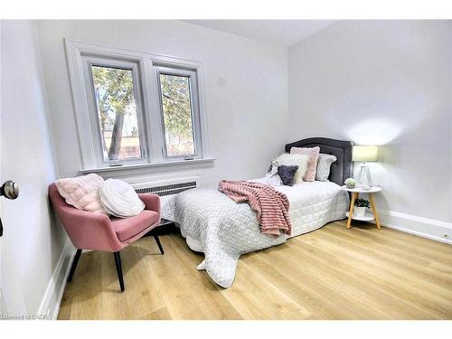 324 Wellington Street N, Kitchener, ON - Indoor Photo Showing Bedroom