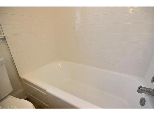 324 Wellington Street N, Kitchener, ON - Indoor Photo Showing Bathroom