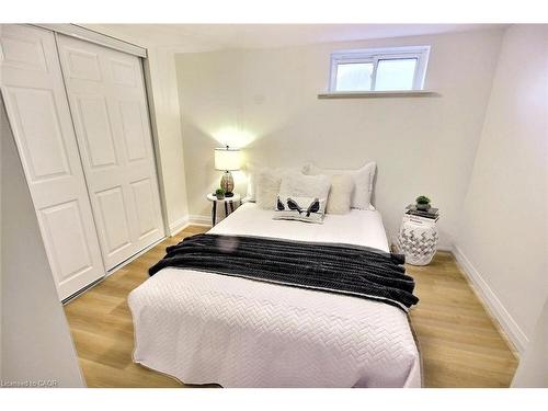 324 Wellington Street N, Kitchener, ON - Indoor Photo Showing Bedroom