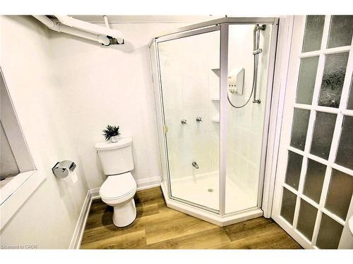 324 Wellington Street N, Kitchener, ON - Indoor Photo Showing Bathroom