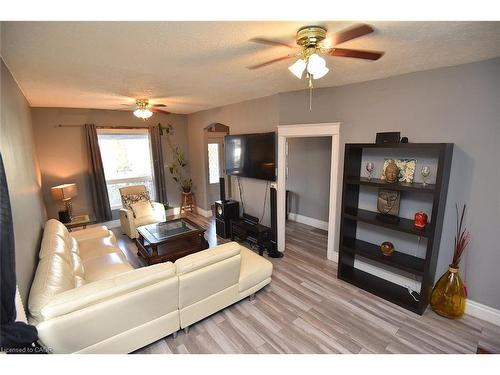 56 Kinrade Avenue, Hamilton, ON - Indoor Photo Showing Living Room