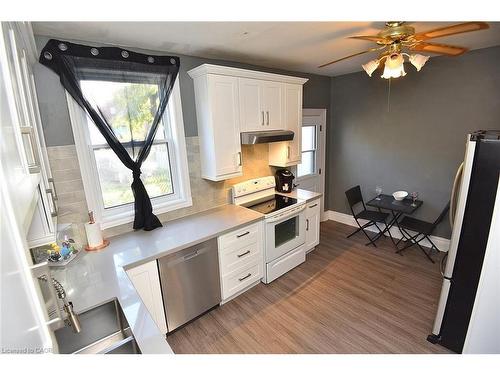56 Kinrade Avenue, Hamilton, ON - Indoor Photo Showing Kitchen