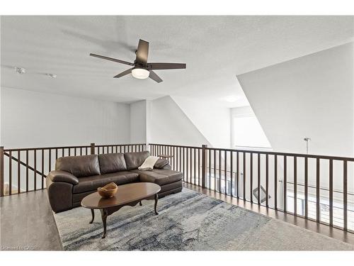 64 Abbott Place, Fonthill, ON - Indoor Photo Showing Other Room