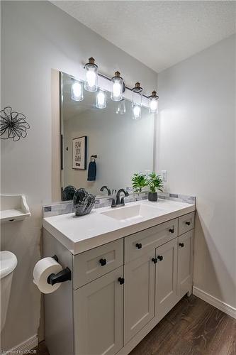 212 Red Clover Court, Kitchener, ON - Indoor Photo Showing Bathroom