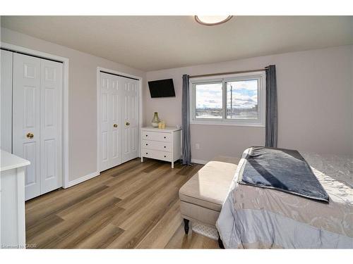 212 Red Clover Court, Kitchener, ON - Indoor Photo Showing Bedroom