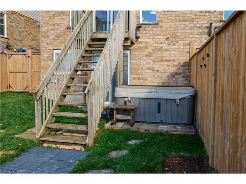 212 Red Clover Court, Kitchener, ON - Outdoor