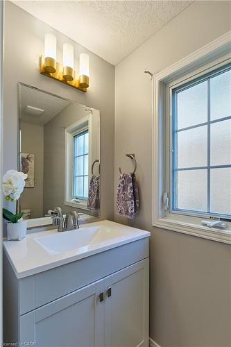 212 Red Clover Court, Kitchener, ON - Indoor Photo Showing Bathroom
