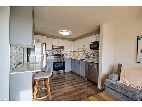 212 Red Clover Court, Kitchener, ON - Indoor Photo Showing Kitchen With Stainless Steel Kitchen With Upgraded Kitchen