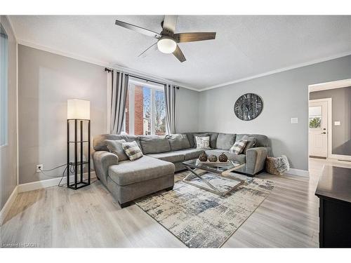 1326 Queenston Road, Cambridge, ON - Indoor Photo Showing Living Room