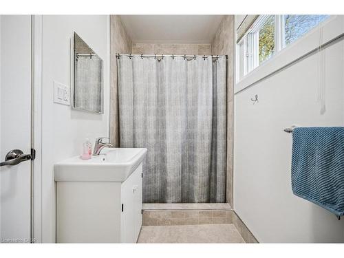 1326 Queenston Road, Cambridge, ON - Indoor Photo Showing Bathroom