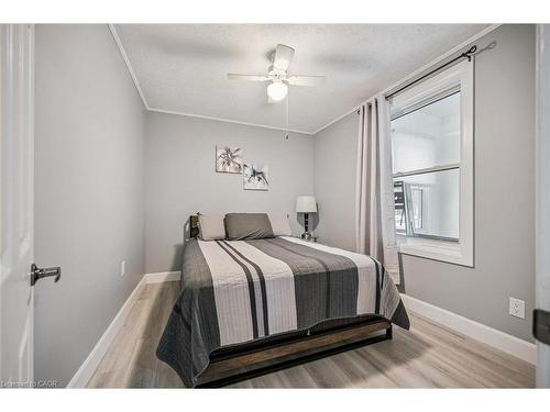 1326 Queenston Road, Cambridge, ON - Indoor Photo Showing Bedroom