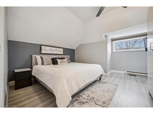 1326 Queenston Road, Cambridge, ON - Indoor Photo Showing Bedroom