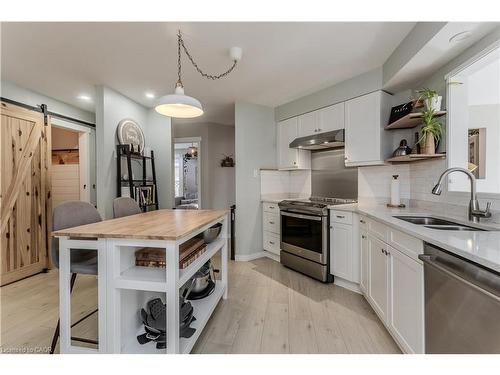 347 Delancey Boulevard, Hamilton, ON - Indoor Photo Showing Kitchen With Double Sink