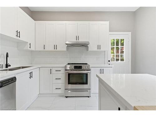 273 Robert Street, Hamilton, ON - Indoor Photo Showing Kitchen With Double Sink With Upgraded Kitchen