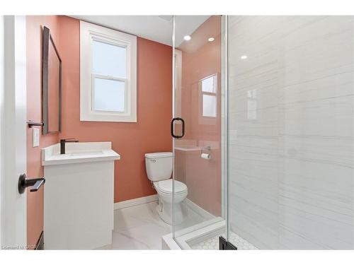 273 Robert Street, Hamilton, ON - Indoor Photo Showing Bathroom