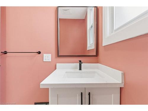 273 Robert Street, Hamilton, ON - Indoor Photo Showing Bathroom