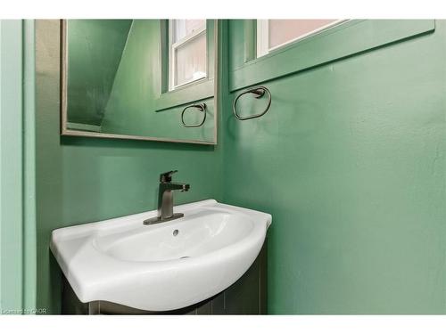 273 Robert Street, Hamilton, ON - Indoor Photo Showing Bathroom