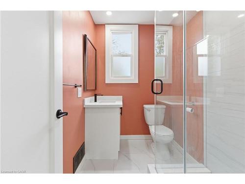 273 Robert Street, Hamilton, ON - Indoor Photo Showing Bathroom