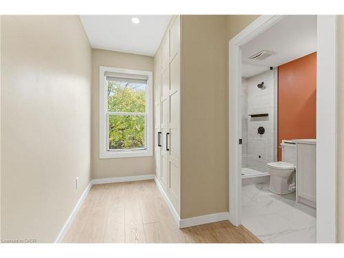 273 Robert Street, Hamilton, ON - Indoor Photo Showing Bathroom