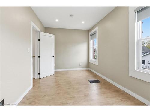 273 Robert Street, Hamilton, ON - Indoor Photo Showing Other Room
