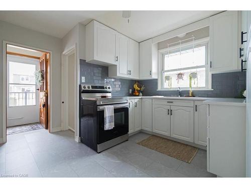 304 East 45Th Street, Hamilton, ON - Indoor Photo Showing Kitchen