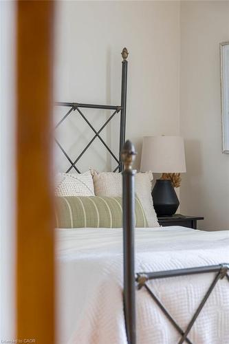 304 East 45Th Street, Hamilton, ON - Indoor Photo Showing Bedroom