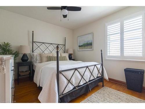 304 East 45Th Street, Hamilton, ON - Indoor Photo Showing Bedroom