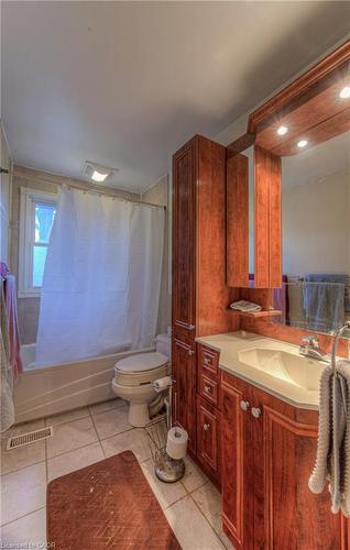 78 Dudhope Avenue, Cambridge, ON - Indoor Photo Showing Bathroom