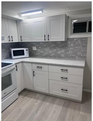 B-355 34Th Street, Hamilton, ON - Indoor Photo Showing Kitchen
